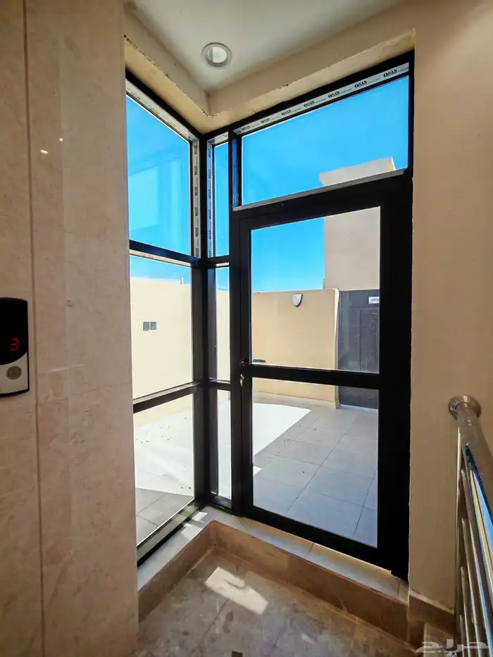 للبيع بحي الضيافه شقق علويه من 520 الف بسطح خاص ومصعد 25