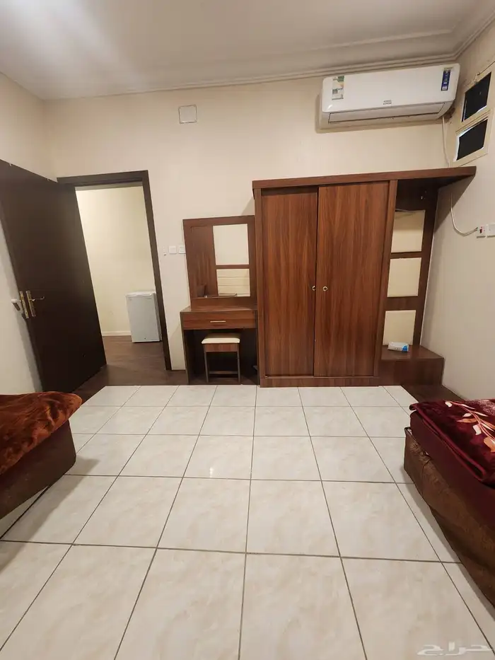 شقق عزاب مقابل البوابه الثانيه للمدينه العسكرية احد رفيده 6