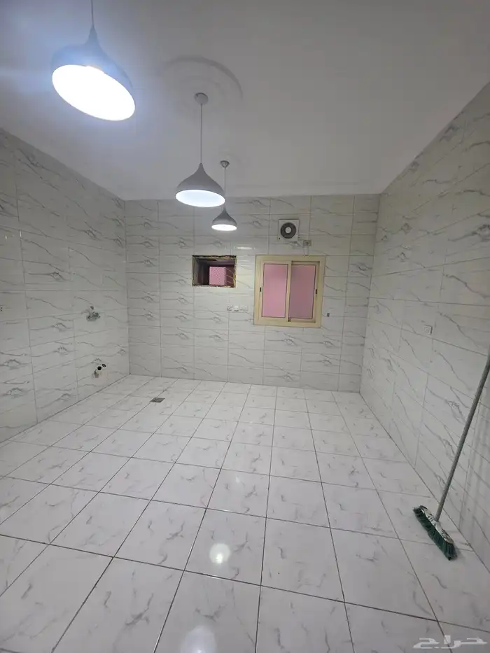 شقه 4 غرف للايجار مجدده حي المنار 4