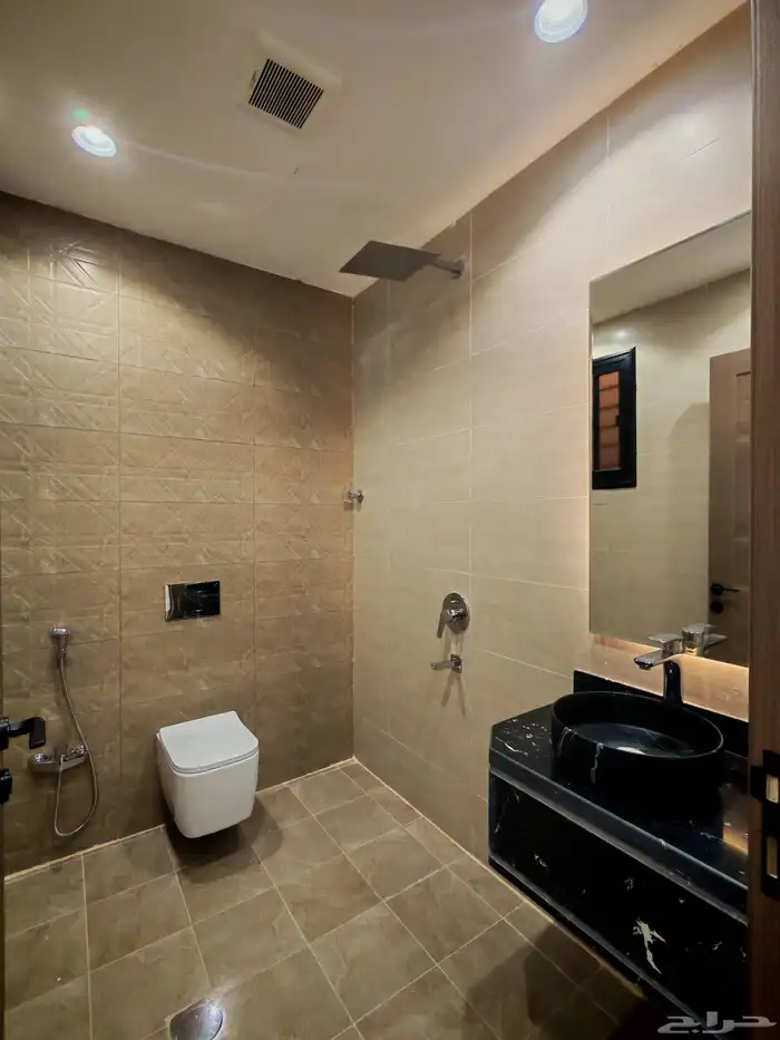 للبيع بحي الضيافه شقق علويه من 520 الف بسطح خاص ومصعد 22