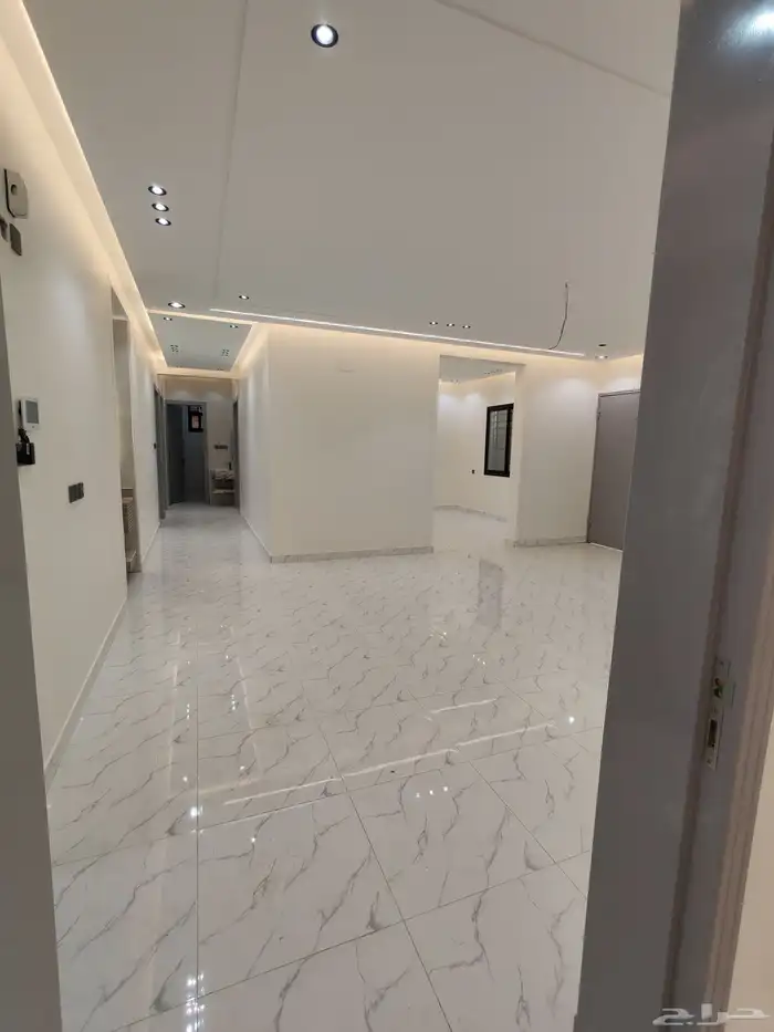 للبيع شقه دور ارضي بحوش واسع بسعر 550 الف شمال الخميس 2