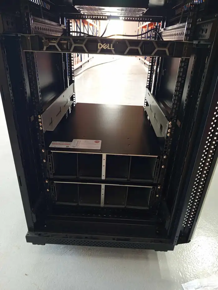 متخصصون في تجميع وتركيب منظومة UPS ويوجد ضمان للتركيب وخدمة 4