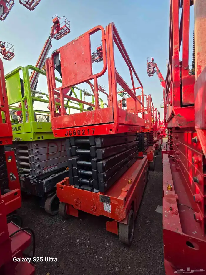 رافعة مقصية للايجار سيزرللايجار سيزرات لفت كهرباء للايجار 6