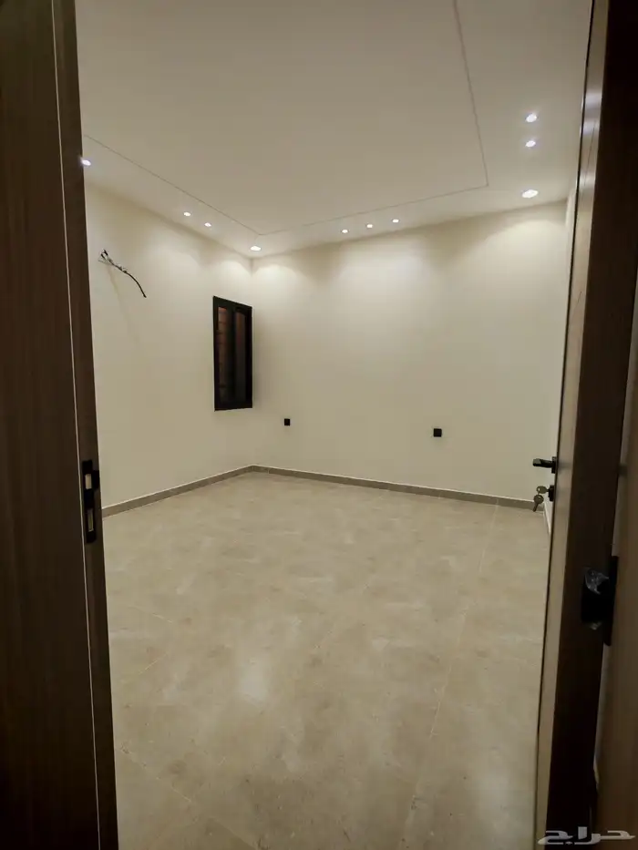 للبيع بحي الضيافه شقق علويه من 520 الف بسطح خاص ومصعد 17