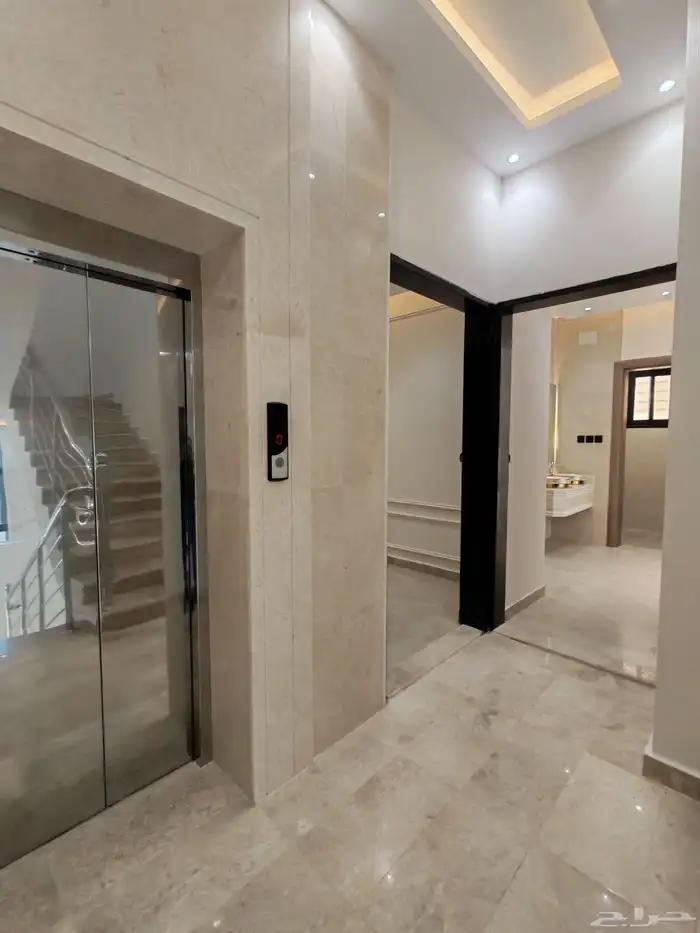 للبيع بحي الضيافه شقق علويه من 520 الف بسطح خاص ومصعد 5