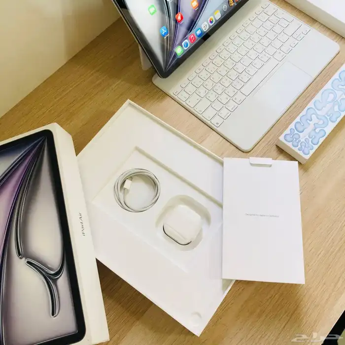 ايباد اير 2025 شاشة 13 مع كامل ملحقاته 11