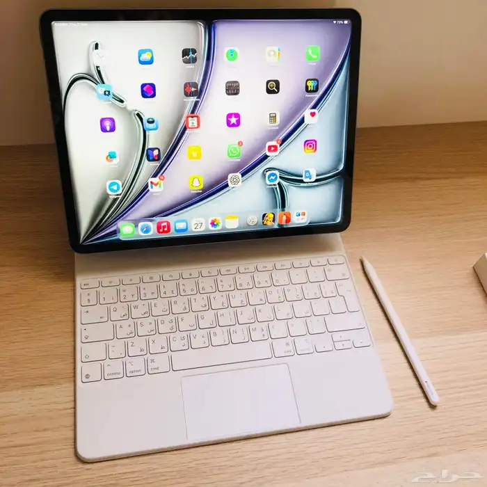 ايباد اير 2025 شاشة 13 مع كامل ملحقاته 9