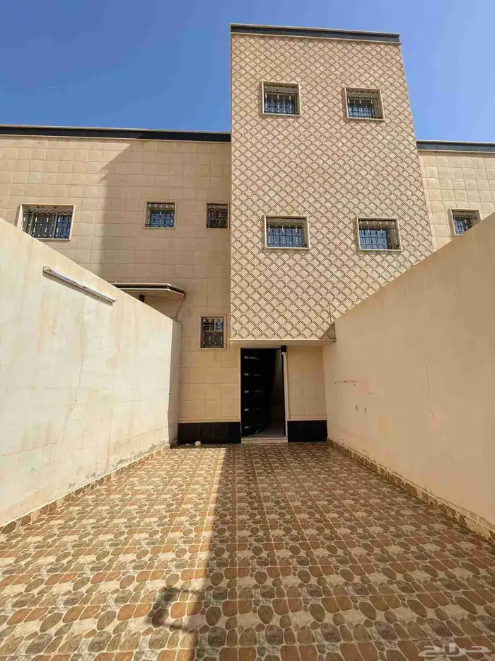 للبيع وحده شقة علوية نظيفة الناصرية الصندوق العقاري بريده 1