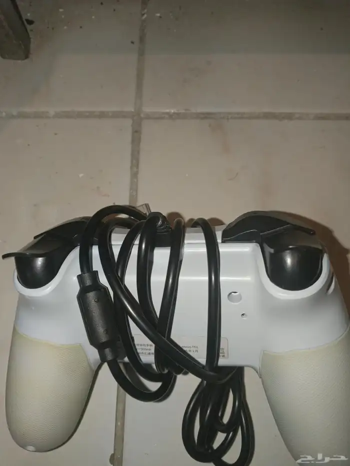 للبيع 2 ايادي واحد ابيض و تاني اسواد 1