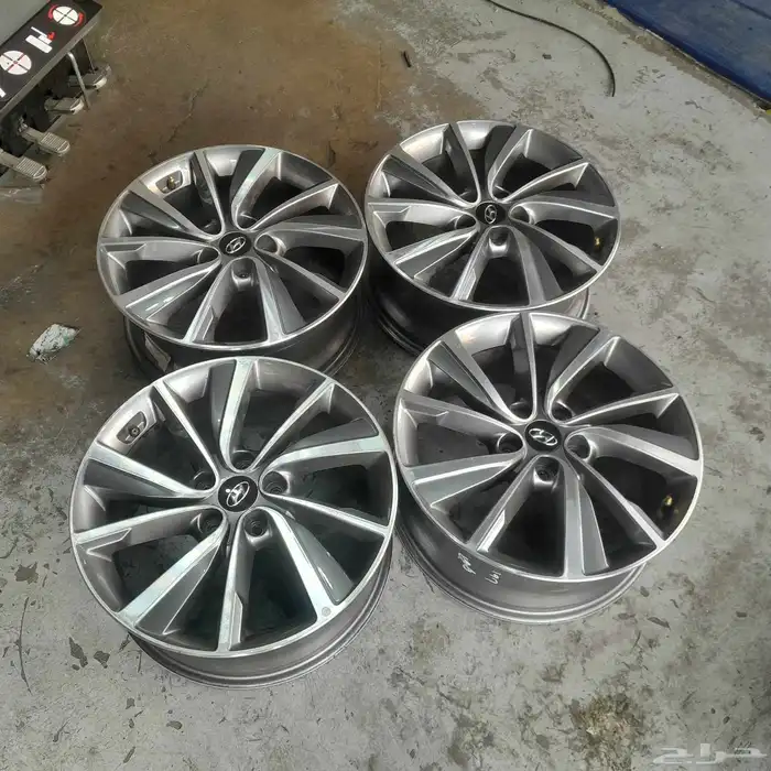 طقم جنوط توسان اصلي وكاله مقاس 18 4