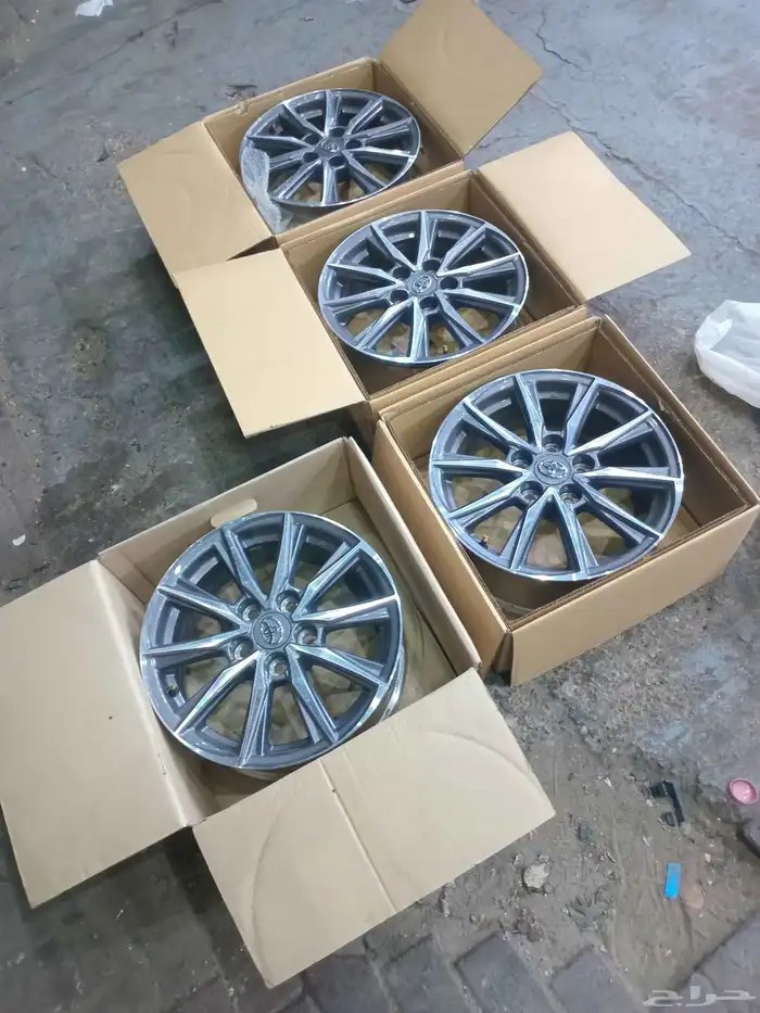 طقم جنوط كامري فضي وكاله 16 شبه جديد 2