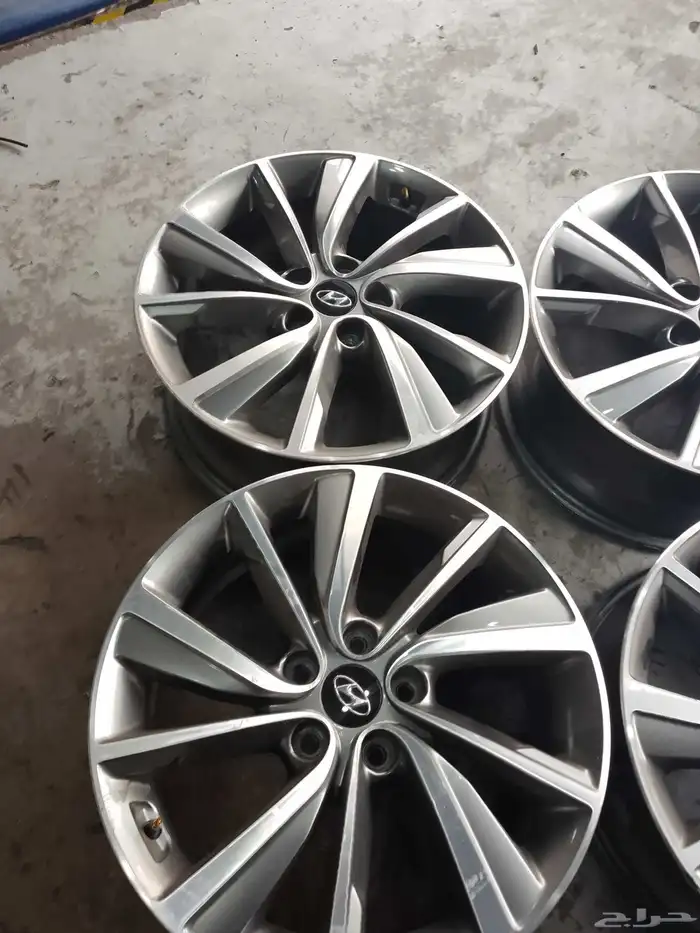 طقم جنوط توسان اصلي وكاله مقاس 18 4