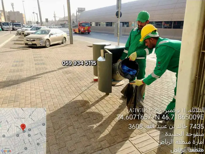 علب القمامة الصناعية المثبتة على عمود معدني 10