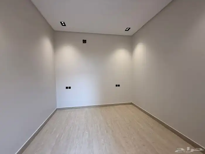 فيلا درج صالة فاخرة مساحة 200 متر مقابل القريه الشعبيه 3