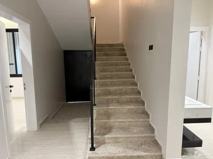 فيلا درج صالة فاخرة مساحة 200 متر مقابل القريه الشعبيه 11