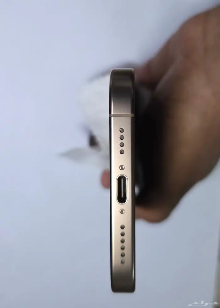 آيفون 16 برو ماكس ذهبي 7