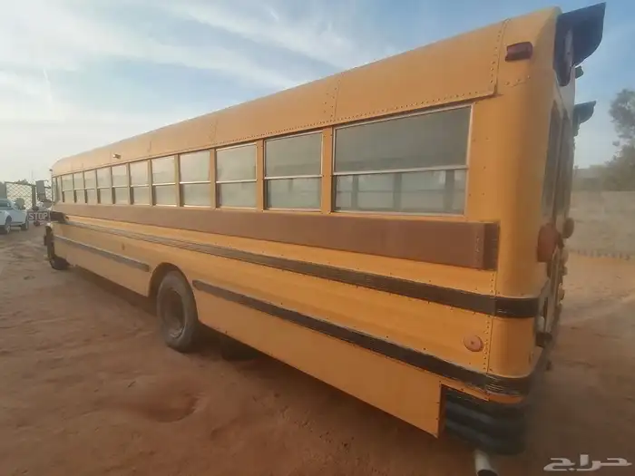 باص قديم اصفر 3