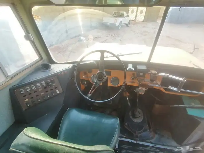 باص قديم اصفر 9