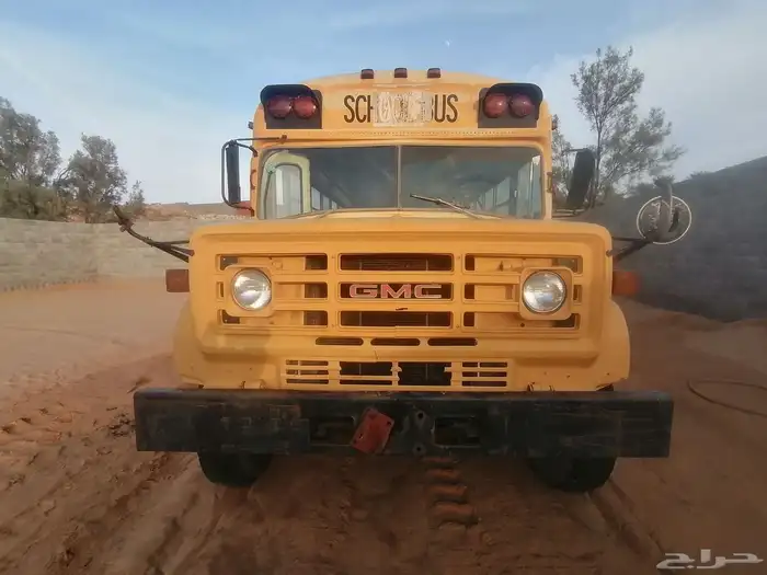 باص قديم اصفر 0