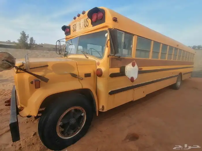 باص قديم اصفر 2