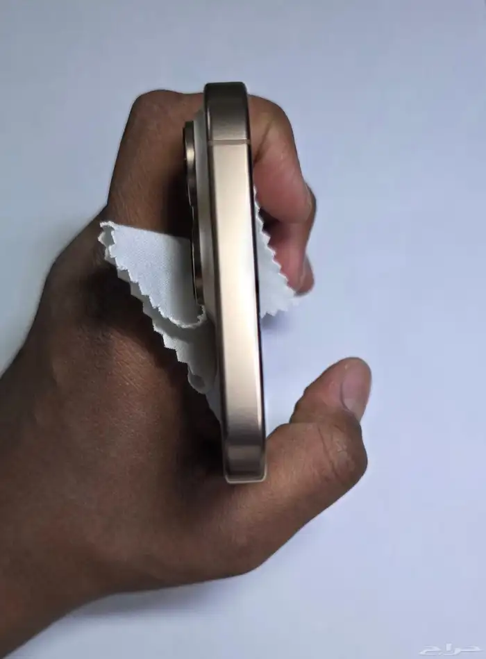 آيفون 16 برو ماكس ذهبي 4