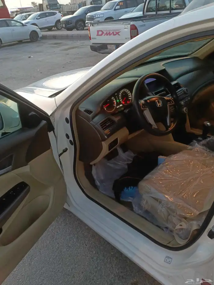 للبيع هوندا اكورد موديل 9 3