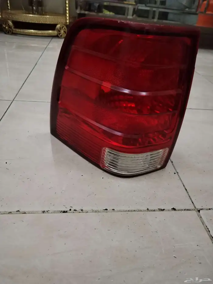 اسطب خلفي سياره فورد اكسبديشن موديل 2004 جهت اليسار اصلي 1