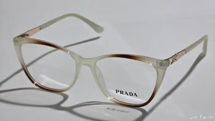 يوجد لدينا عرض مغري جدا للمحلات النظارات يوجد عدد 1000 ايطار 9