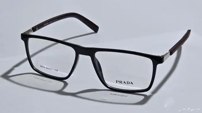 يوجد لدينا عرض مغري جدا للمحلات النظارات يوجد عدد 1000 ايطار 4