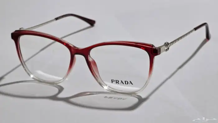 يوجد لدينا عرض مغري جدا للمحلات النظارات يوجد عدد 1000 ايطار 7