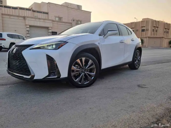 لكزس 2020 يو اكس UX 10