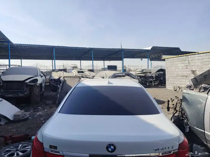 قطع غيار بي ام 750 Li موديل 2012 3