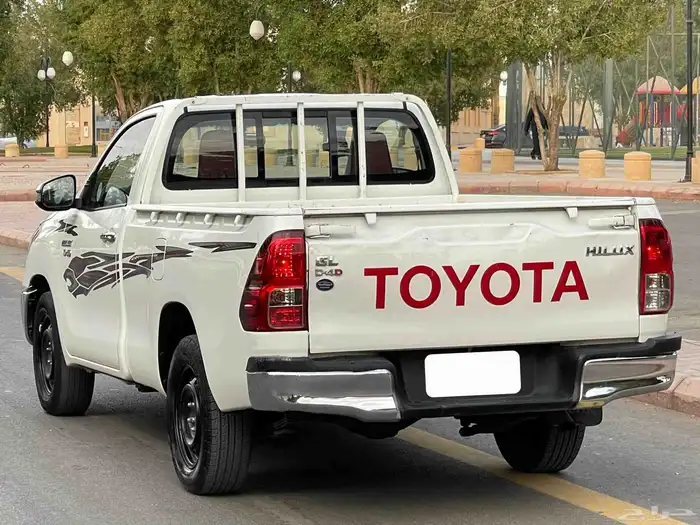 تويوتا هايلوكس 2023 GL سعودي 6