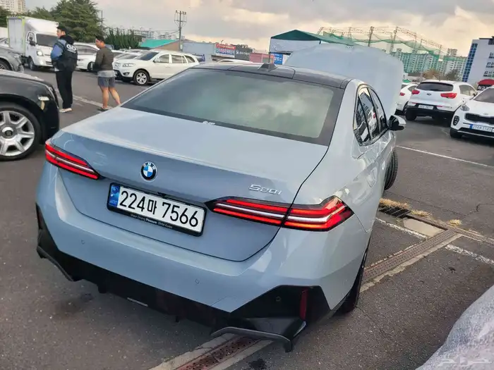 مملوكة لدي العصيمي قيد الشحن BMW520i mkit 2024 33
