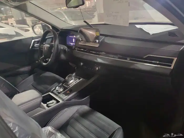 ميتسوبيشي اوتلاندر نص فل بانورما 7راكب موديل 2025 6