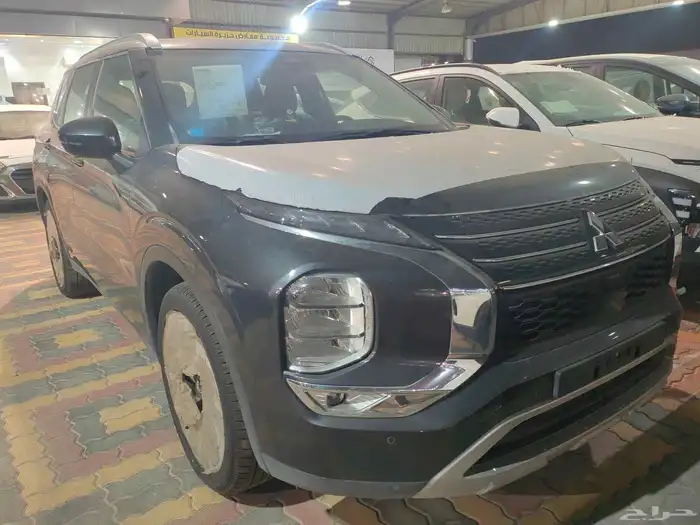 ميتسوبيشي اوتلاندر نص فل بانورما 7راكب موديل 2025 0