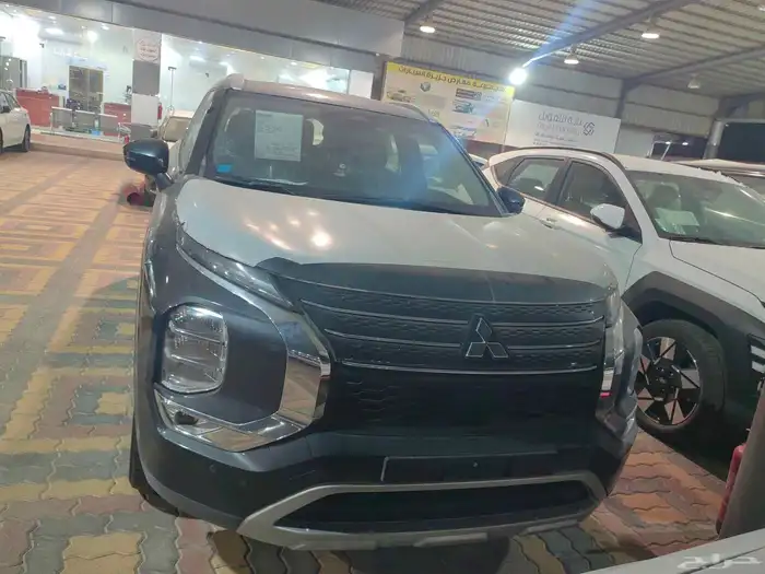 ميتسوبيشي اوتلاندر نص فل بانورما 7راكب موديل 2025 1