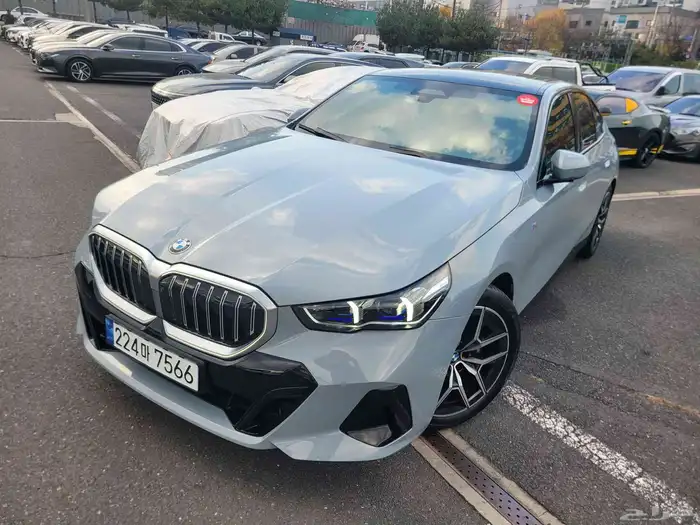 مملوكة لدي العصيمي قيد الشحن BMW520i mkit 2024 1