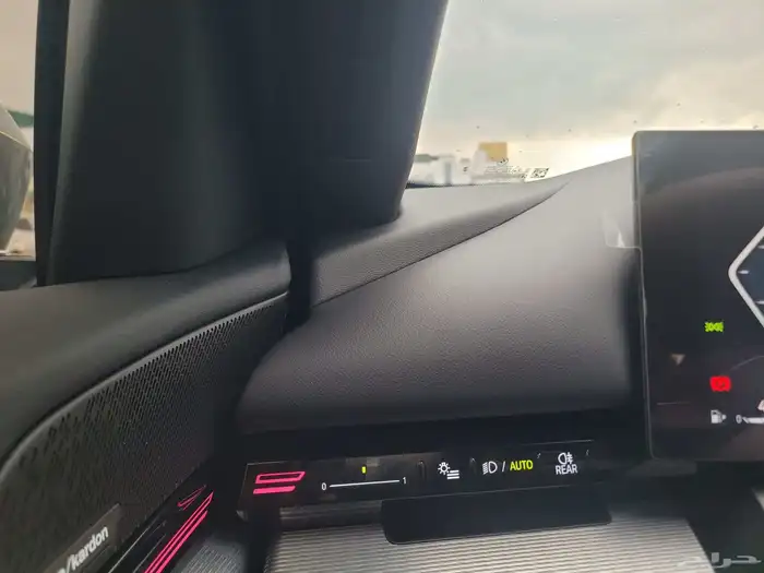 مملوكة لدي العصيمي قيد الشحن BMW520i mkit 2024 18