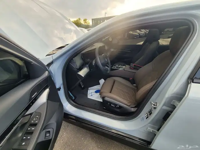 مملوكة لدي العصيمي قيد الشحن BMW520i mkit 2024 7