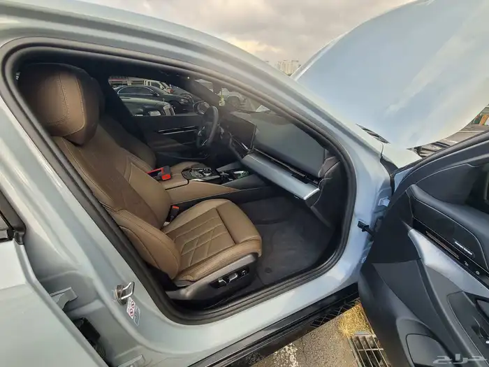 مملوكة لدي العصيمي قيد الشحن BMW520i mkit 2024 5