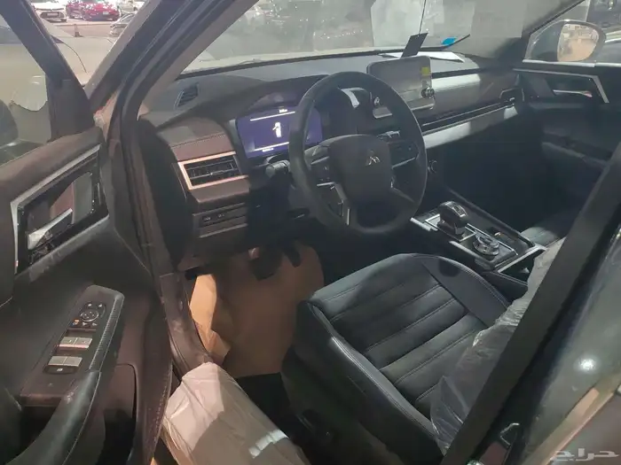 ميتسوبيشي اوتلاندر نص فل بانورما 7راكب موديل 2025 8