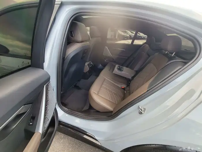 مملوكة لدي العصيمي قيد الشحن BMW520i mkit 2024 6