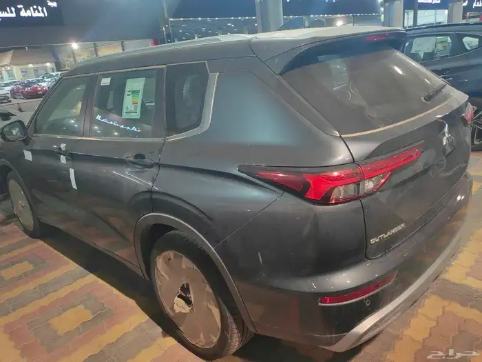 ميتسوبيشي اوتلاندر نص فل بانورما 7راكب موديل 2025 3