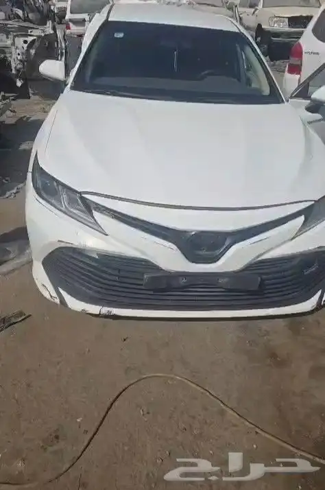تشليح وبيع قطع غيار كامري  2020   لون-ابيض ثلجي- 0