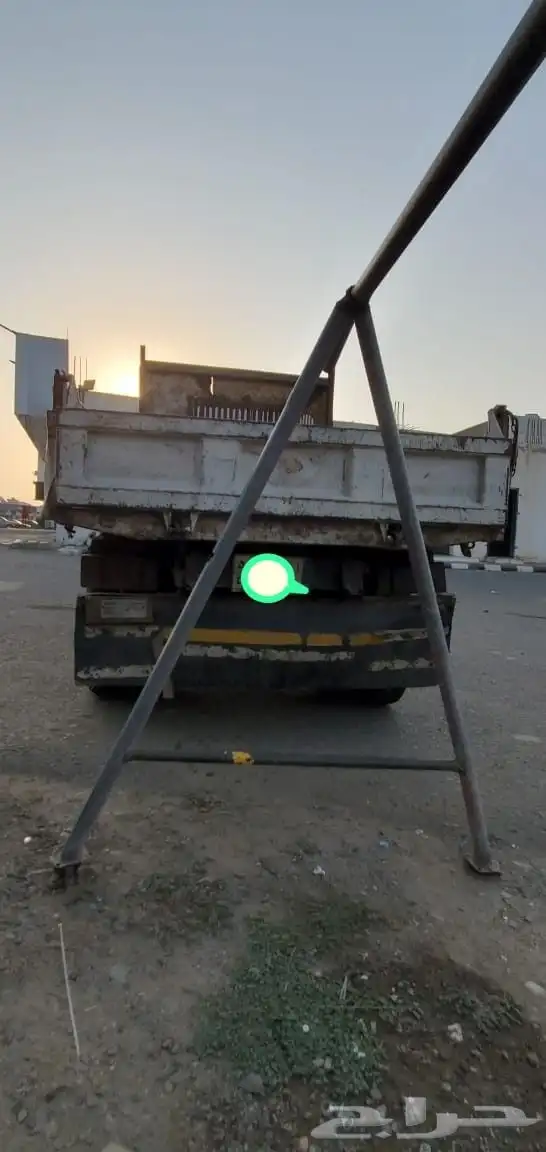 للبيع قلاب ايسوزو 3طن موديل 2002 مفحوص والاستماره منتهي 6