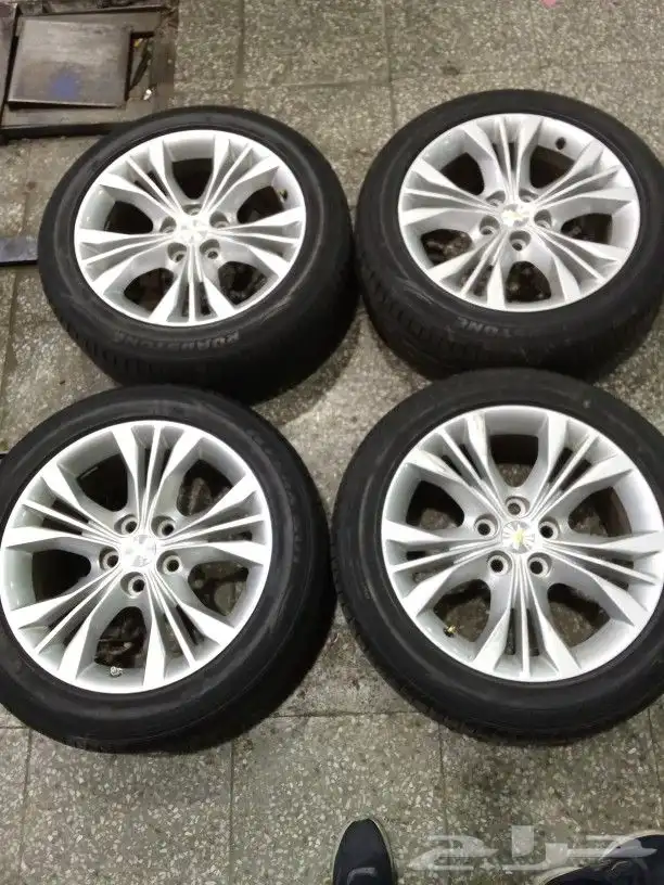 جنوط امبالا اصلي وكاله مستخدم نظيف مع الكفرات مقاس 18 0