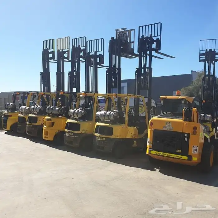 سقالات كهربائيه رافعات مقصيه رافعات عمال سيزرلفت للايجار 2