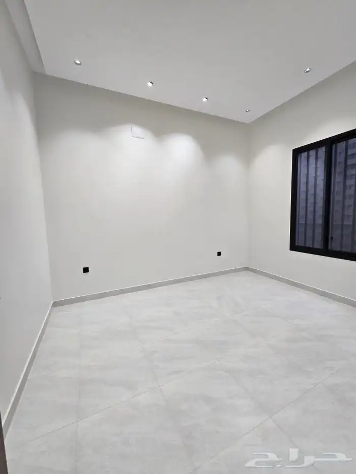 للبيع روف علوى مع ملحق تشطيبVIPحوش وبايكه700 ألف درة المحالة 24