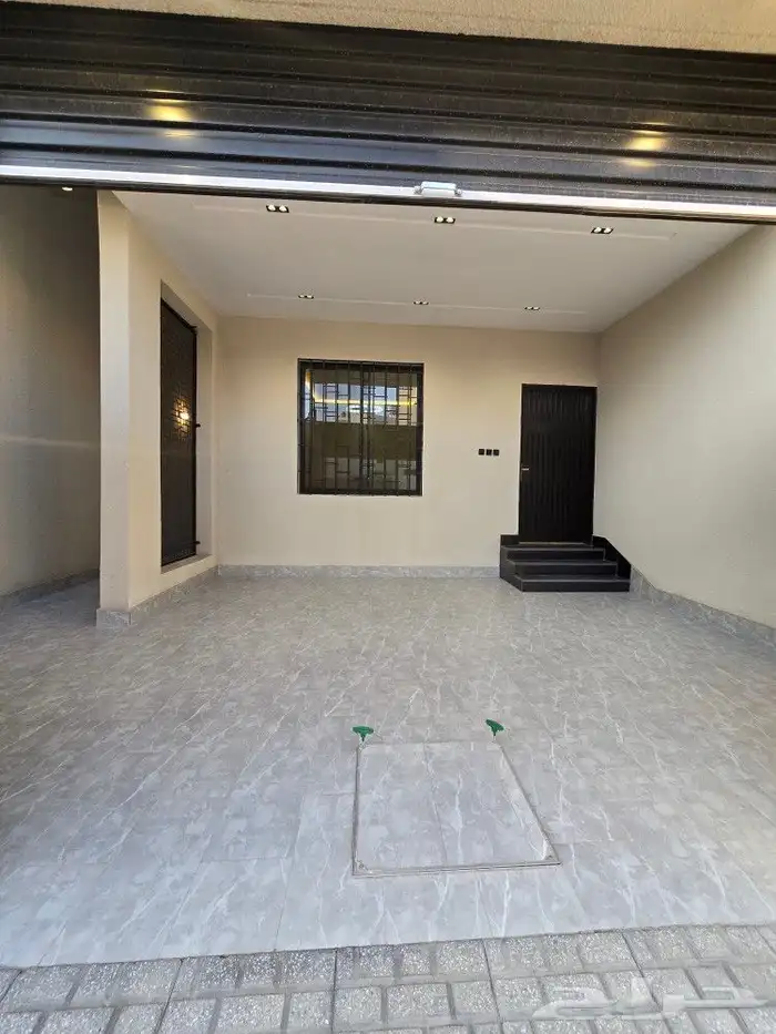 للبيع أدوار ارضيه 6غرفVIPحوش مدخل سياره580ألف مقابل نادي ضمك 4